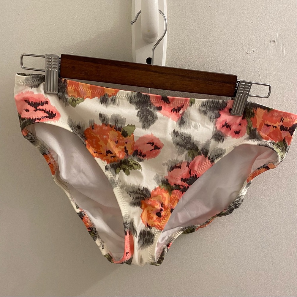 Lands’ End floral bikini bottom size 10 new without tag does have liner
